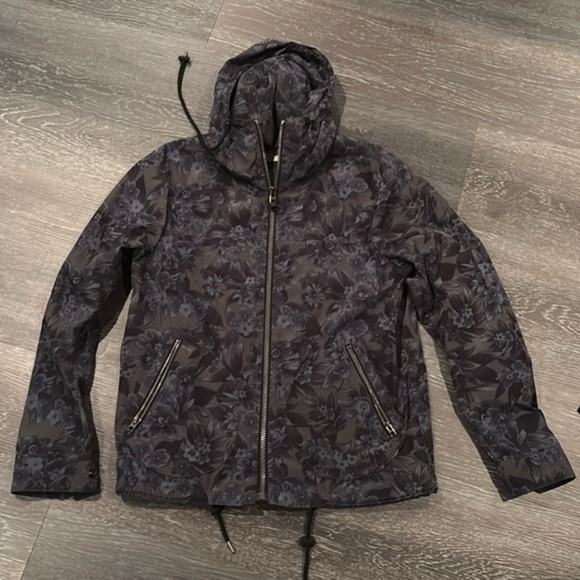 Coach Other - Coach - New York
Light rain jacket
Men’s medium